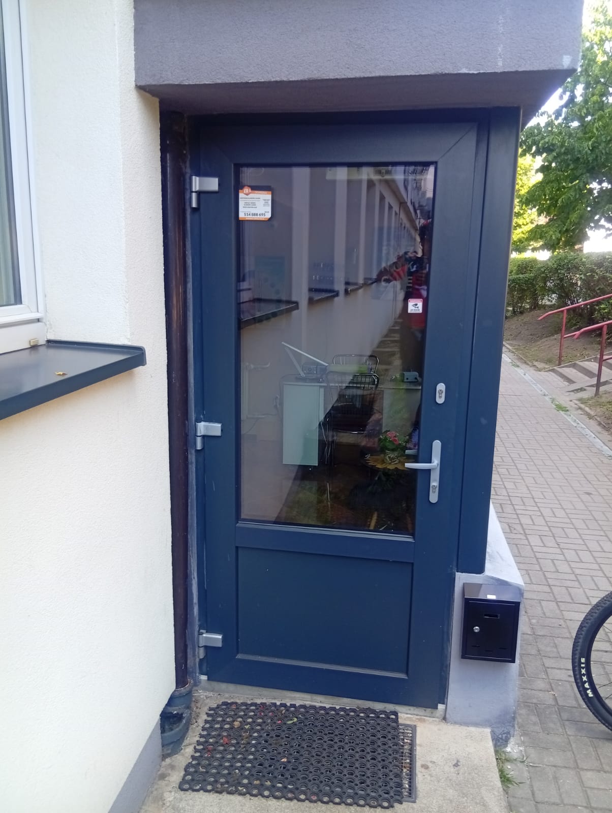 Wejście do salonu kosmetycznego Sedno Piękna